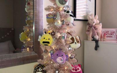 DIY: skapa en squishmallow julgran – dekorera magiskt och mysigt