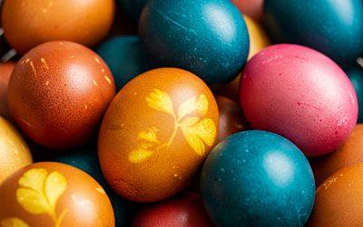 Hur färgar man ägg?